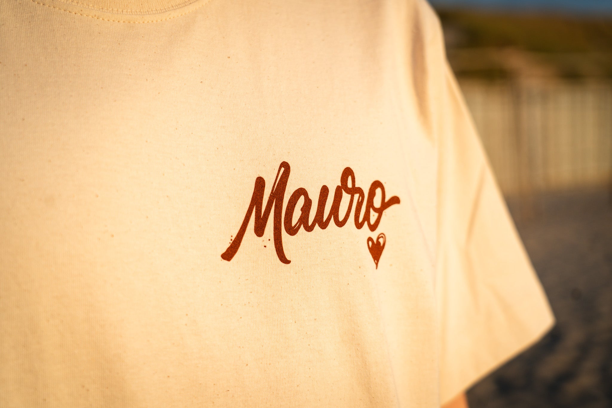 Mauro Shirt "FLIRT MET EEN MAN TOT 'IE DRANK VOOR JE KOOPT"