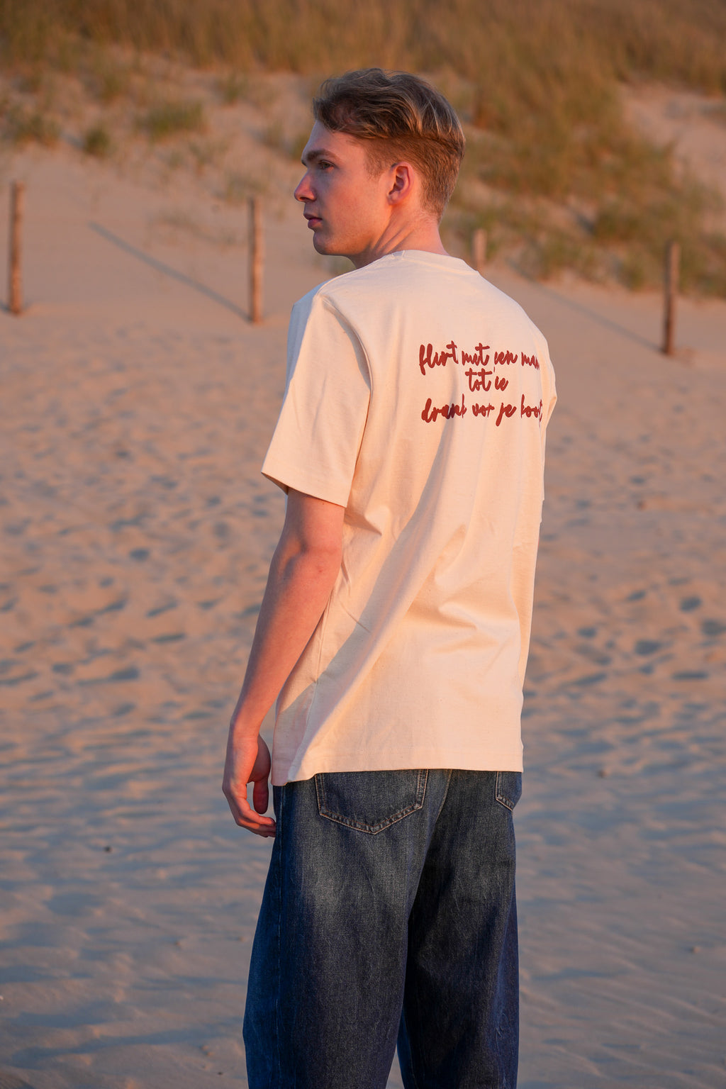 Mauro Shirt "FLIRT MET EEN MAN TOT 'IE DRANK VOOR JE KOOPT"