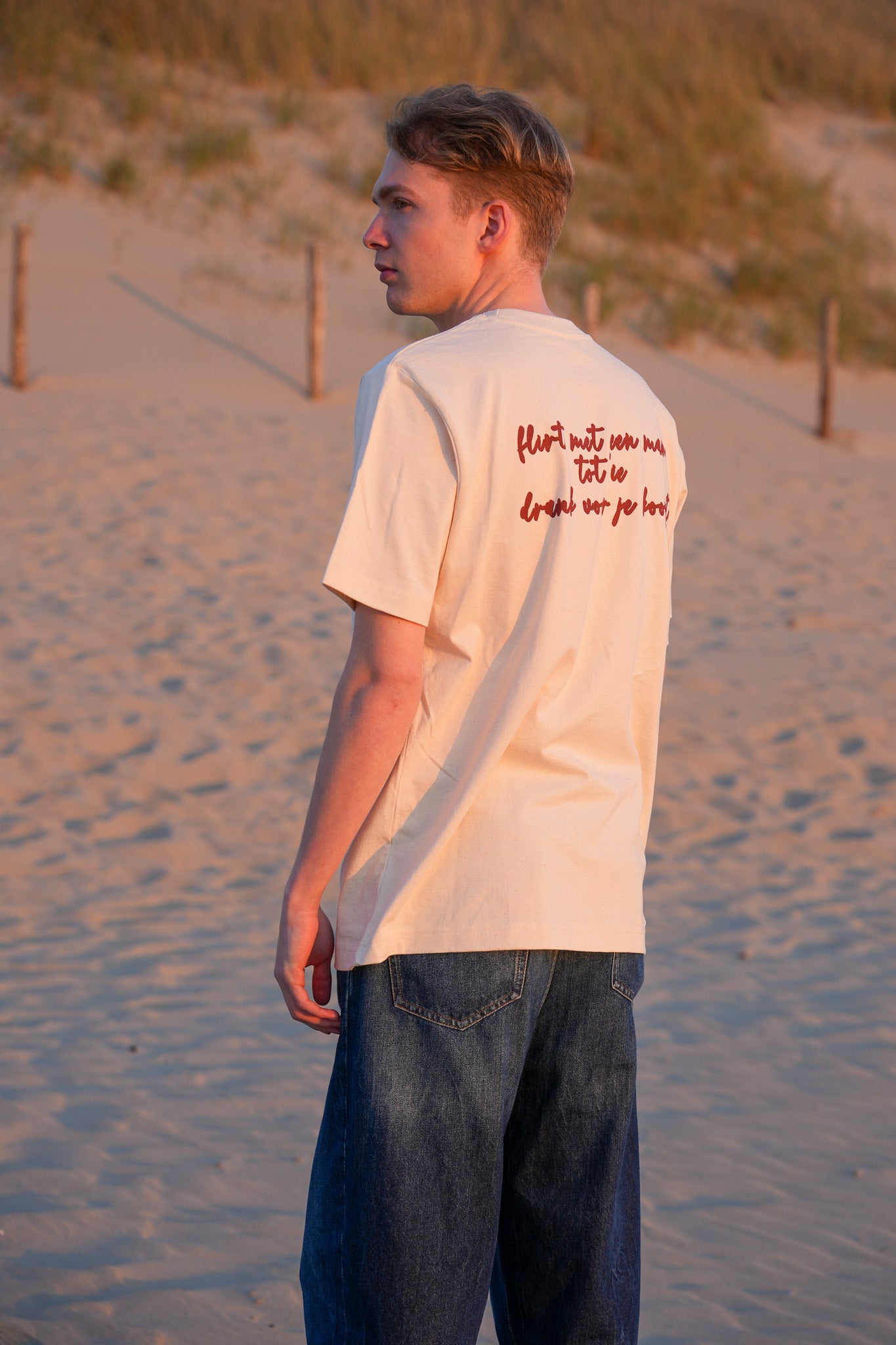 Mauro Shirt "FLIRT MET EEN MAN TOT 'IE DRANK VOOR JE KOOPT"